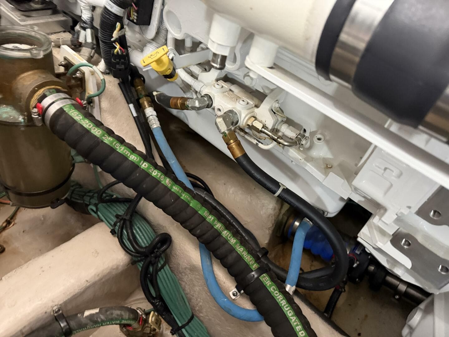 2017 Sea Ray 400 Sundancer — photo 40