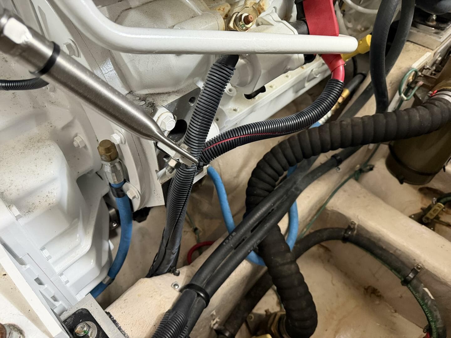 2017 Sea Ray 400 Sundancer — photo 41