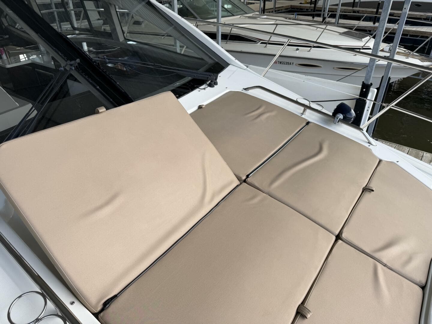 2017 Sea Ray 400 Sundancer — photo 17