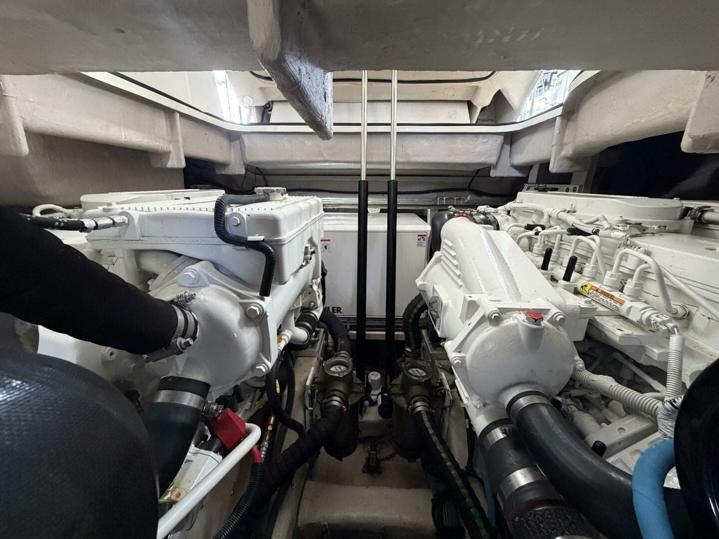 2017 Sea Ray 400 Sundancer — photo 38