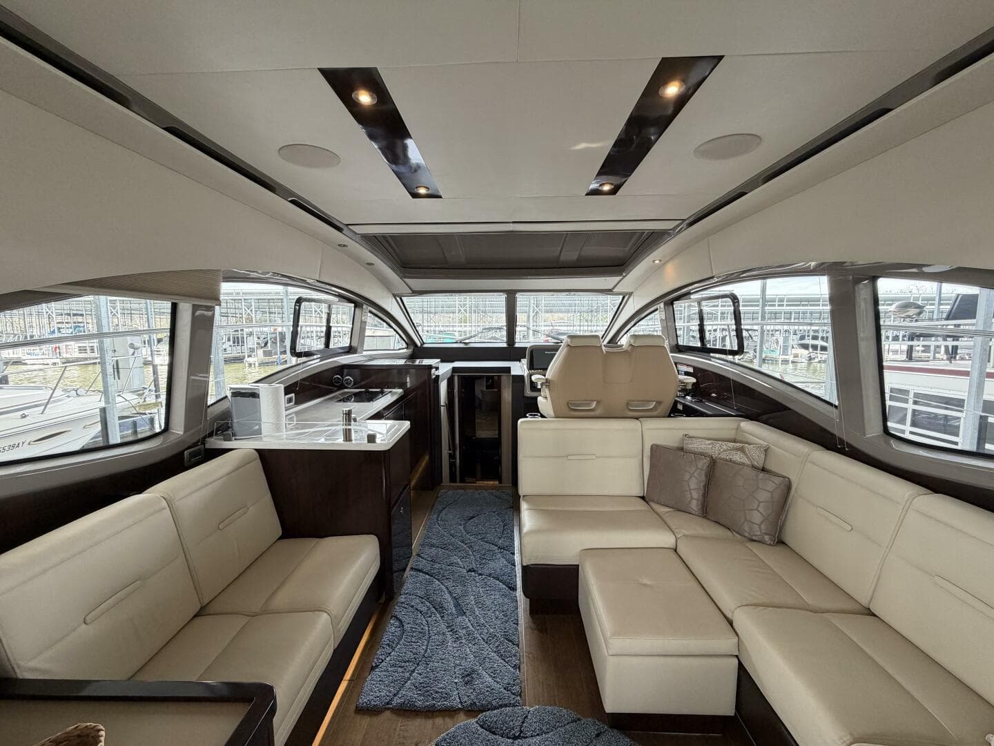 2017 Sea Ray 400 Sundancer — photo 5