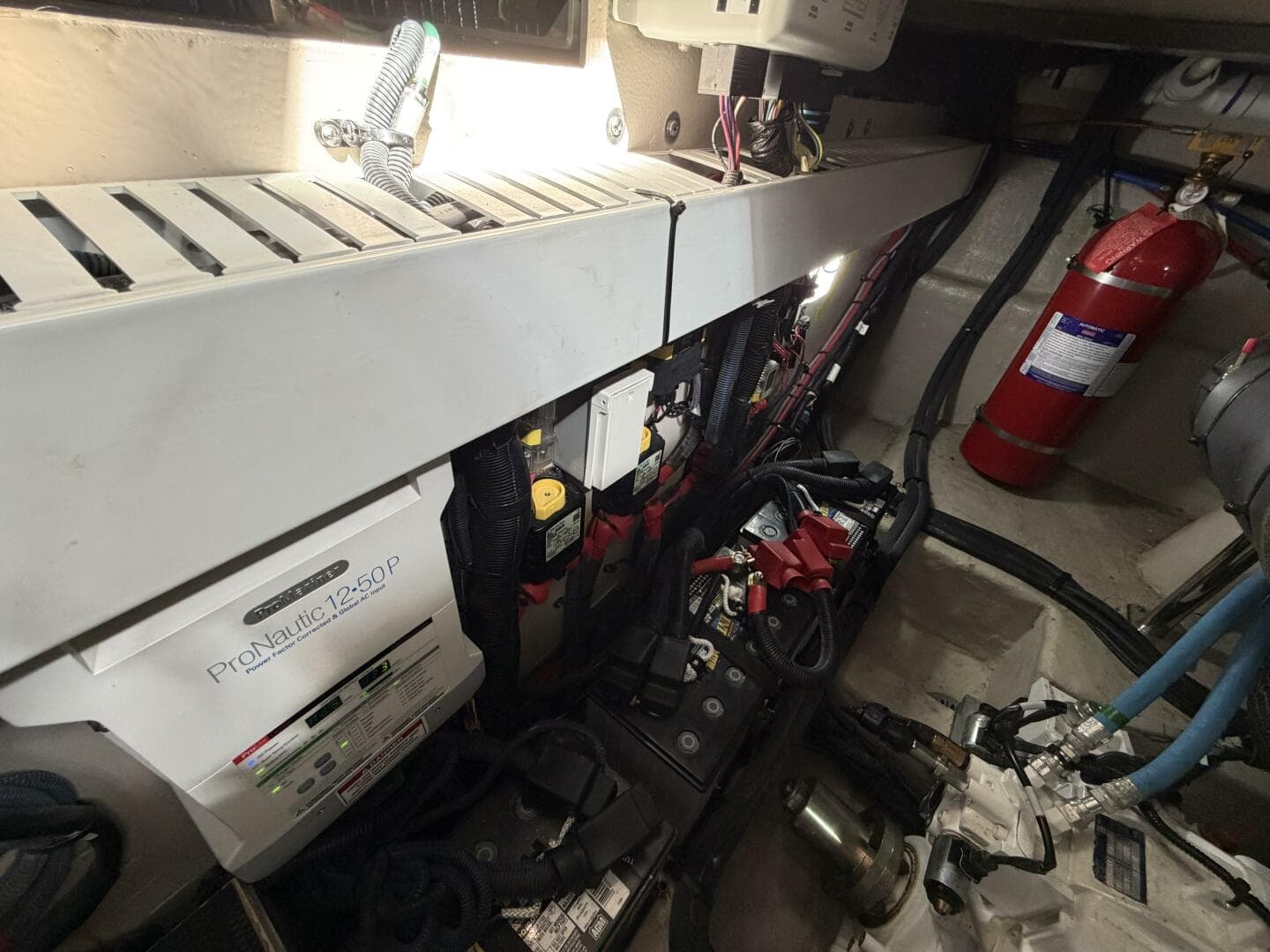 2017 Sea Ray 400 Sundancer — photo 37