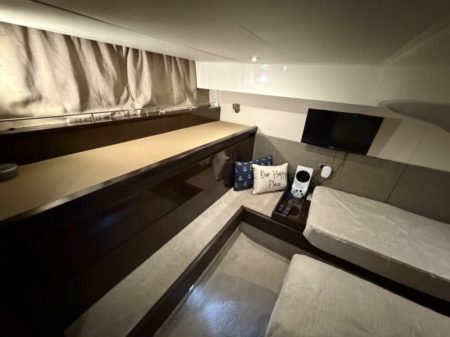 2017 Sea Ray 400 Sundancer — photo 30