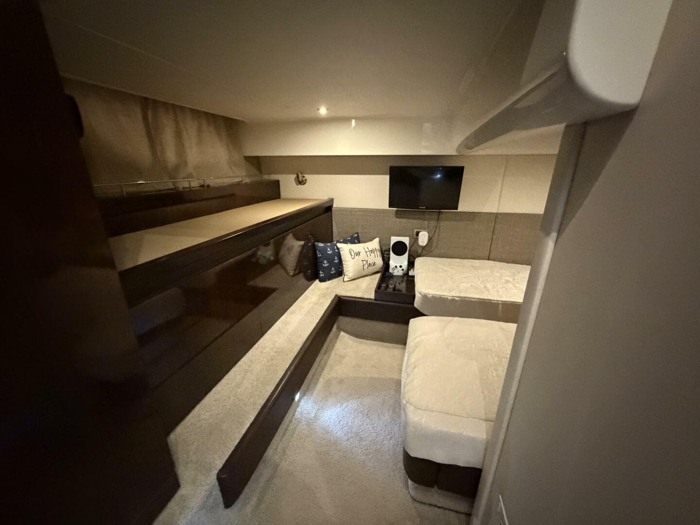 2017 Sea Ray 400 Sundancer — photo 29