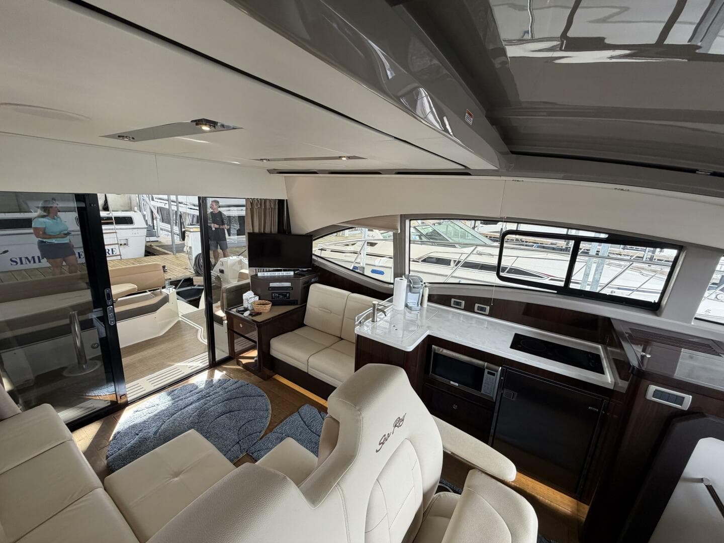 2017 Sea Ray 400 Sundancer — photo 7