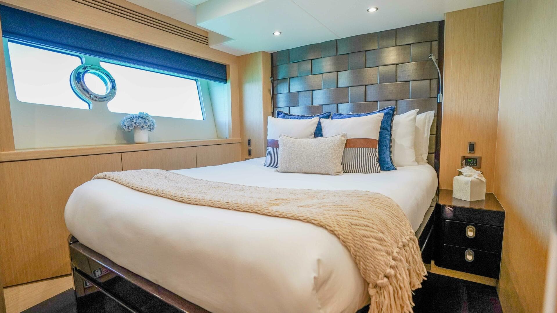 2016 Sunseeker 75 Yacht — photo 50