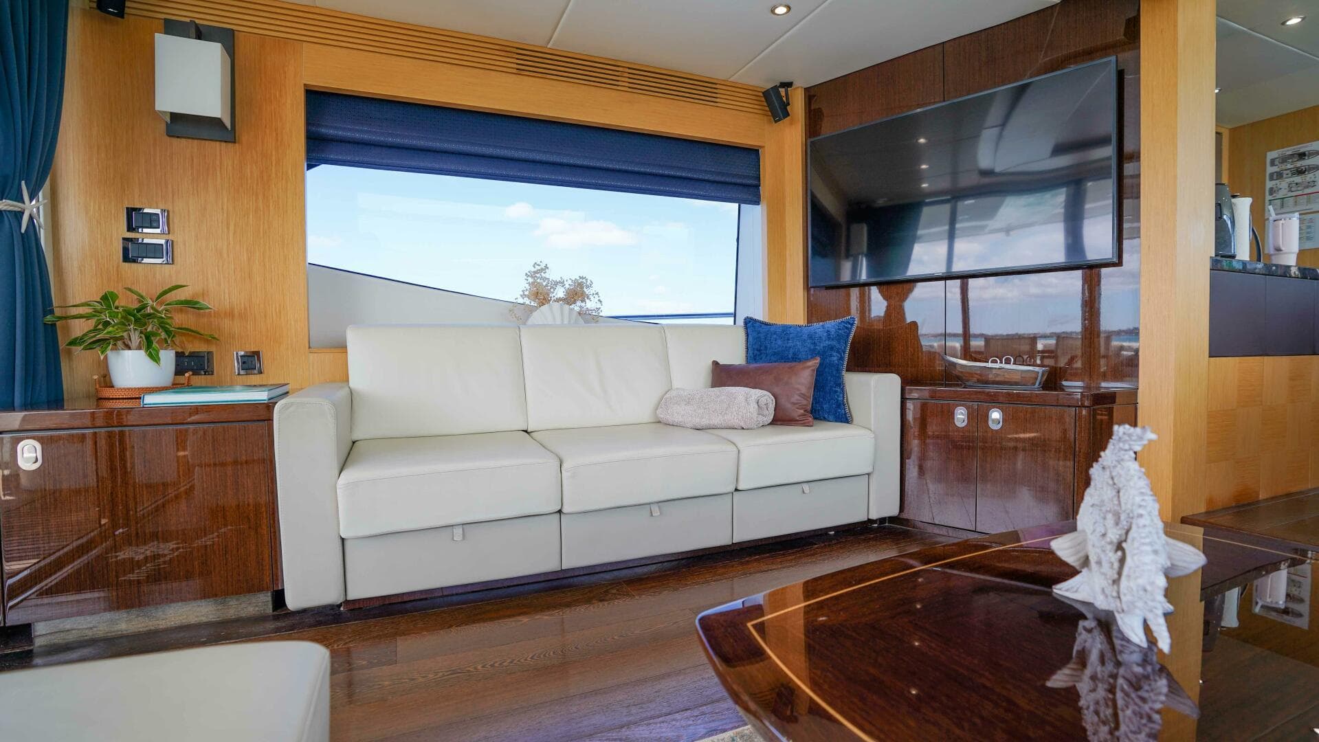 2016 Sunseeker 75 Yacht — photo 24