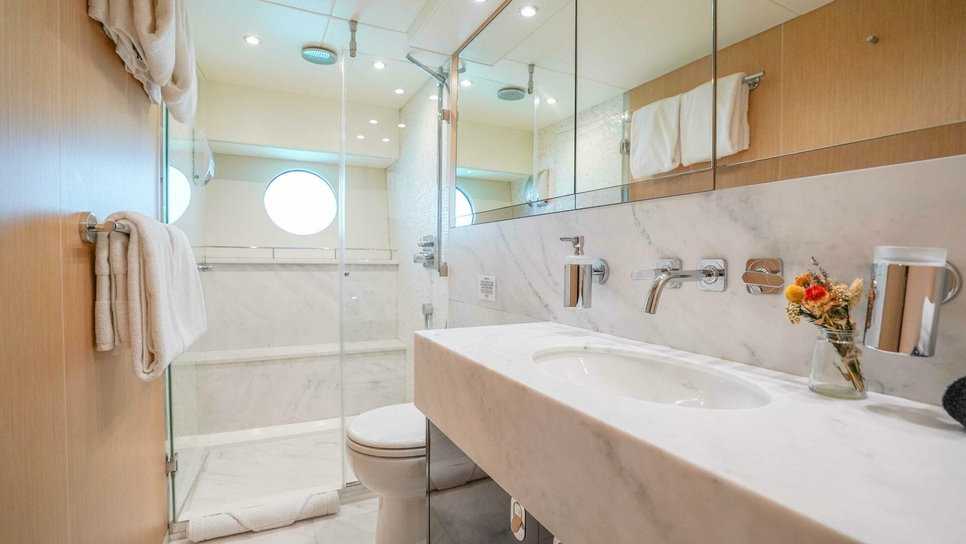 2016 Sunseeker 75 Yacht — photo 41