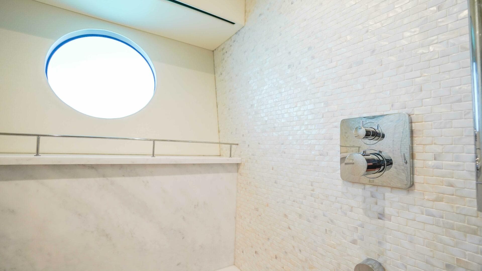 2016 Sunseeker 75 Yacht — photo 43