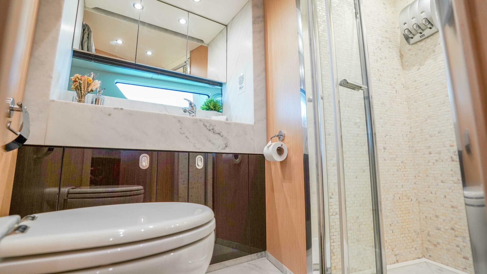 2016 Sunseeker 75 Yacht — photo 47