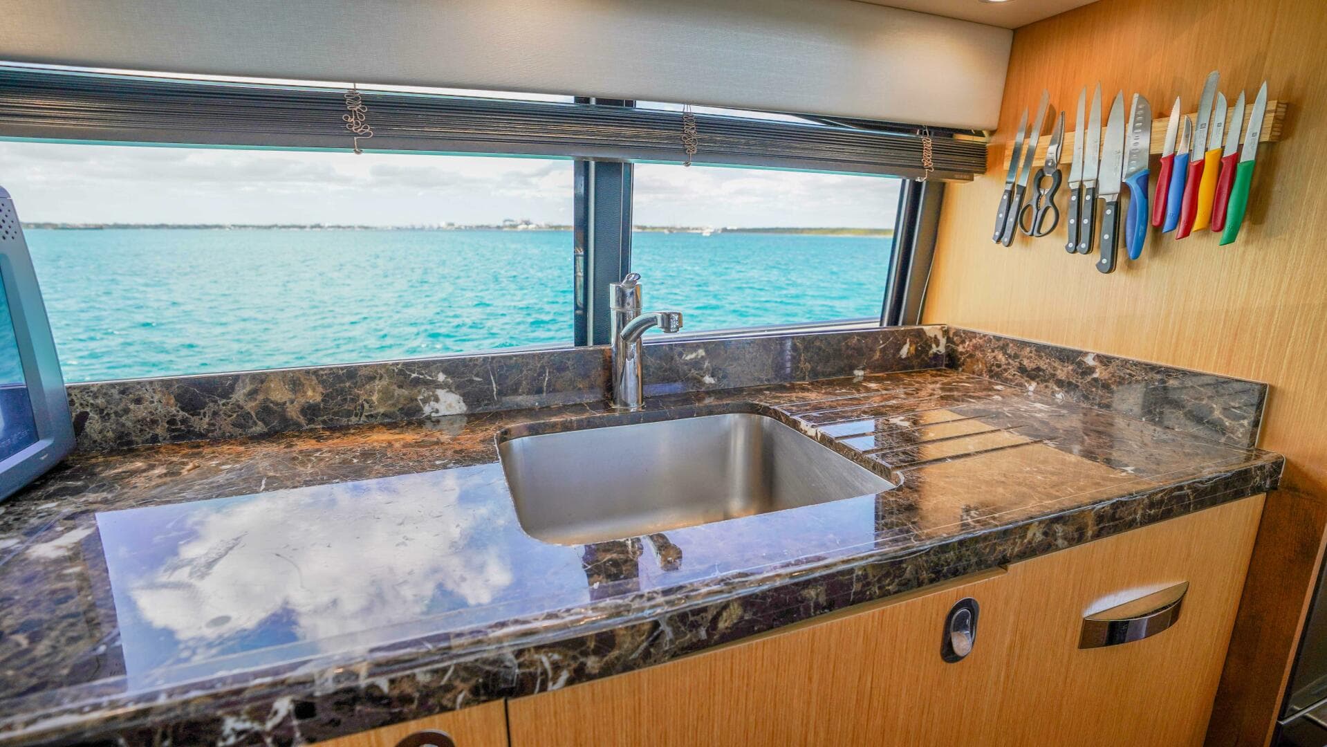 2016 Sunseeker 75 Yacht — photo 31