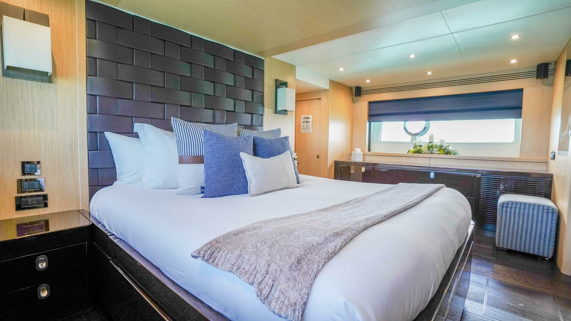 2016 Sunseeker 75 Yacht — photo 38