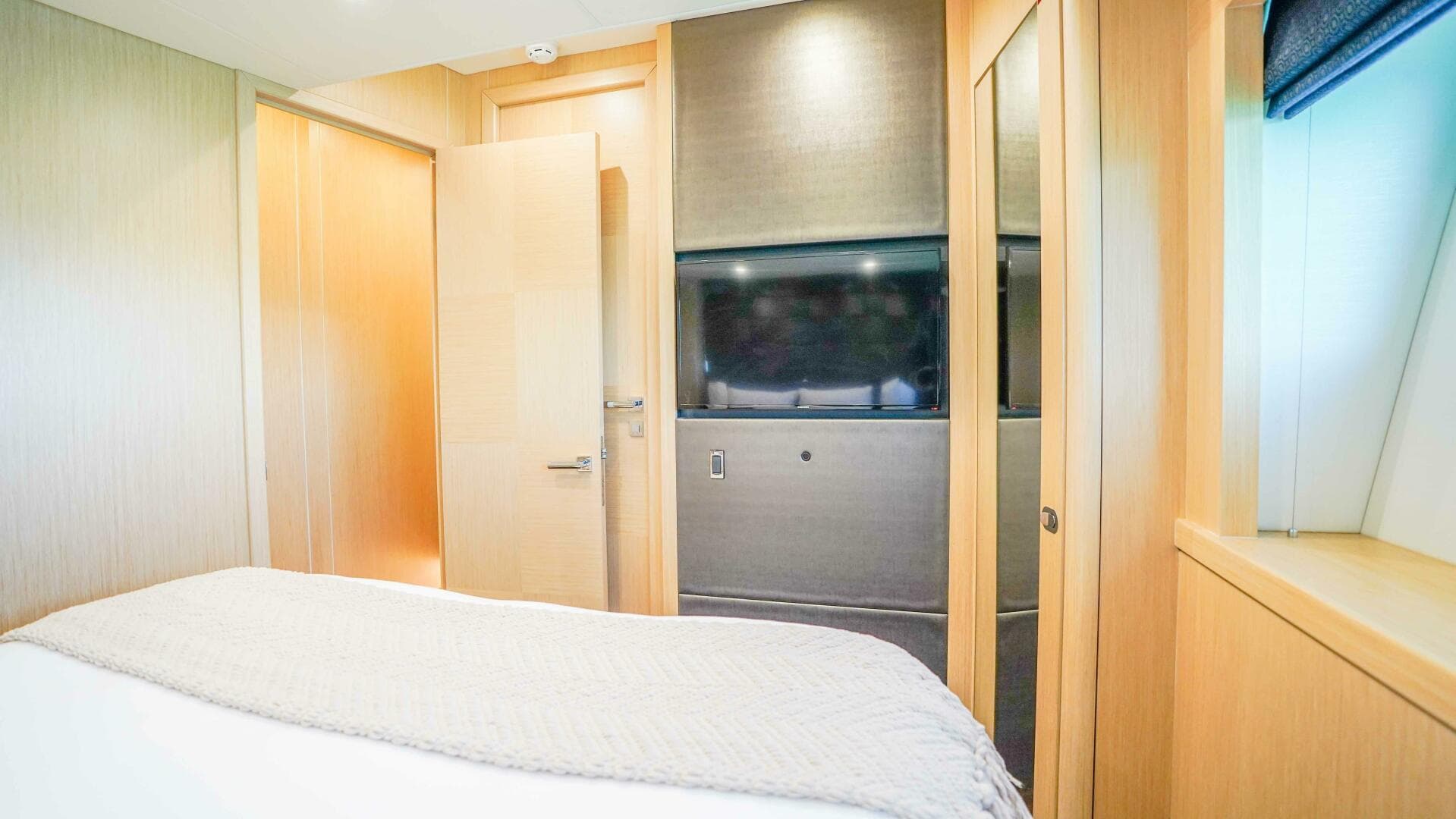 2016 Sunseeker 75 Yacht — photo 51