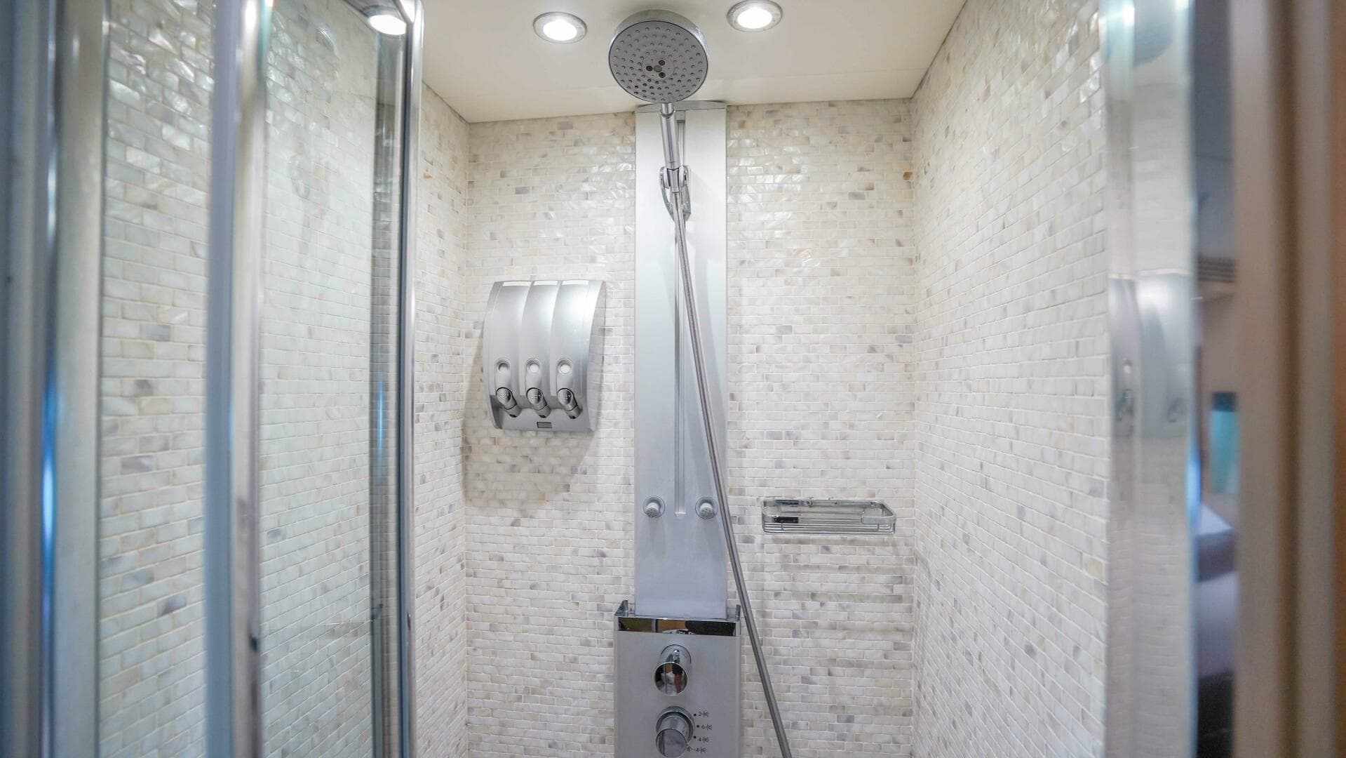 2016 Sunseeker 75 Yacht — photo 49