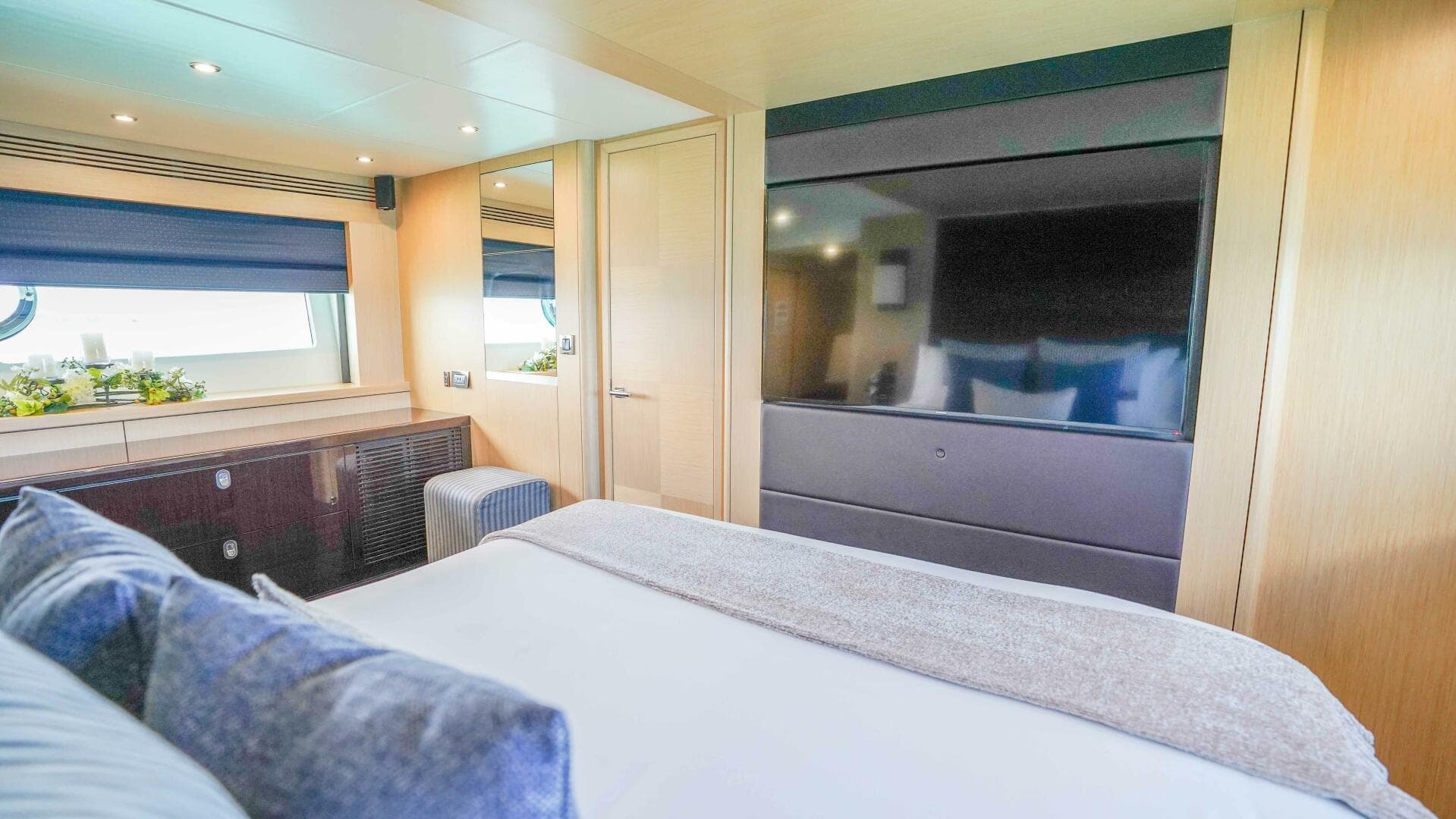 2016 Sunseeker 75 Yacht — photo 39