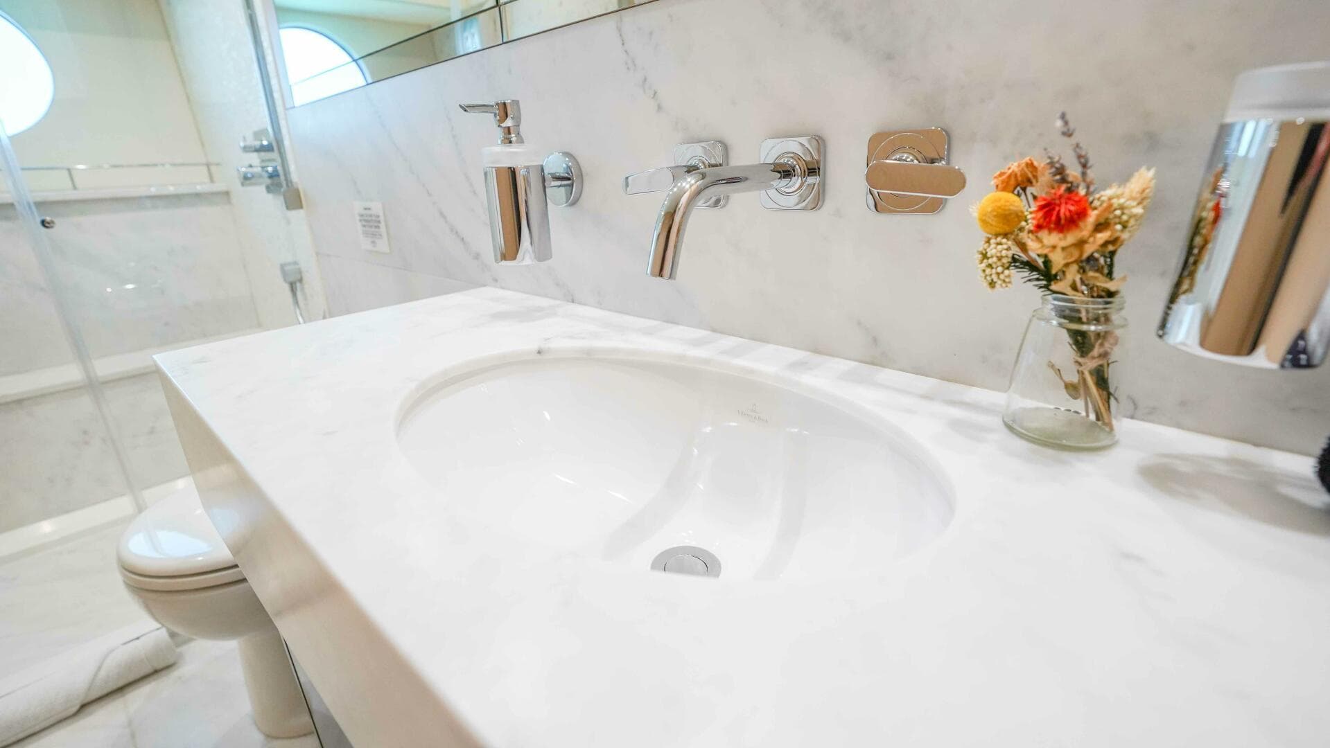 2016 Sunseeker 75 Yacht — photo 42