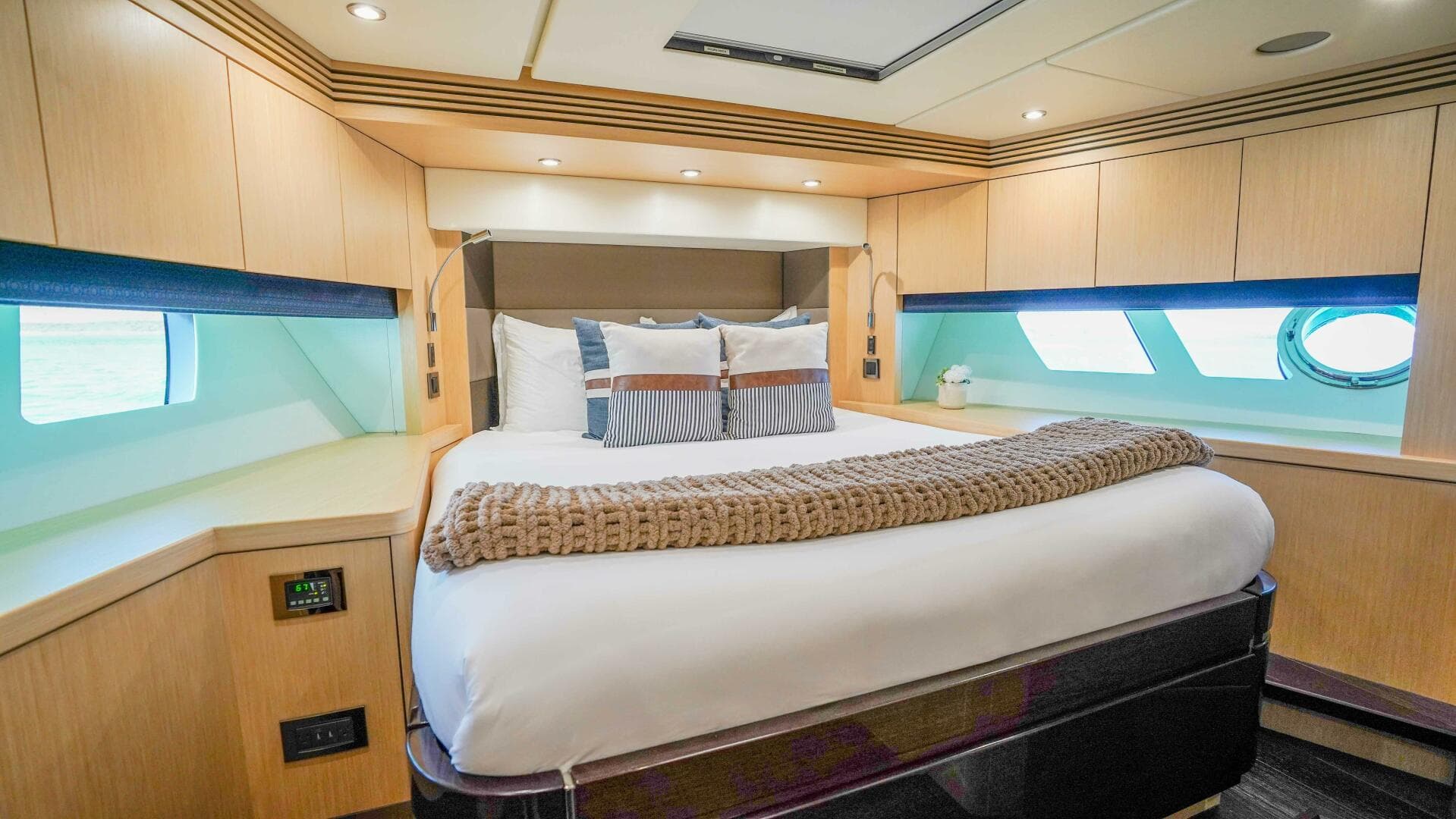 2016 Sunseeker 75 Yacht — photo 45