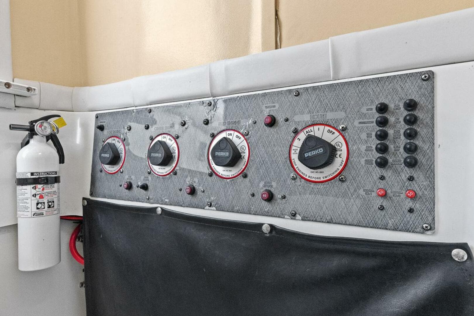 2004 Hydra-Sports Vector 3300 CC — photo 48