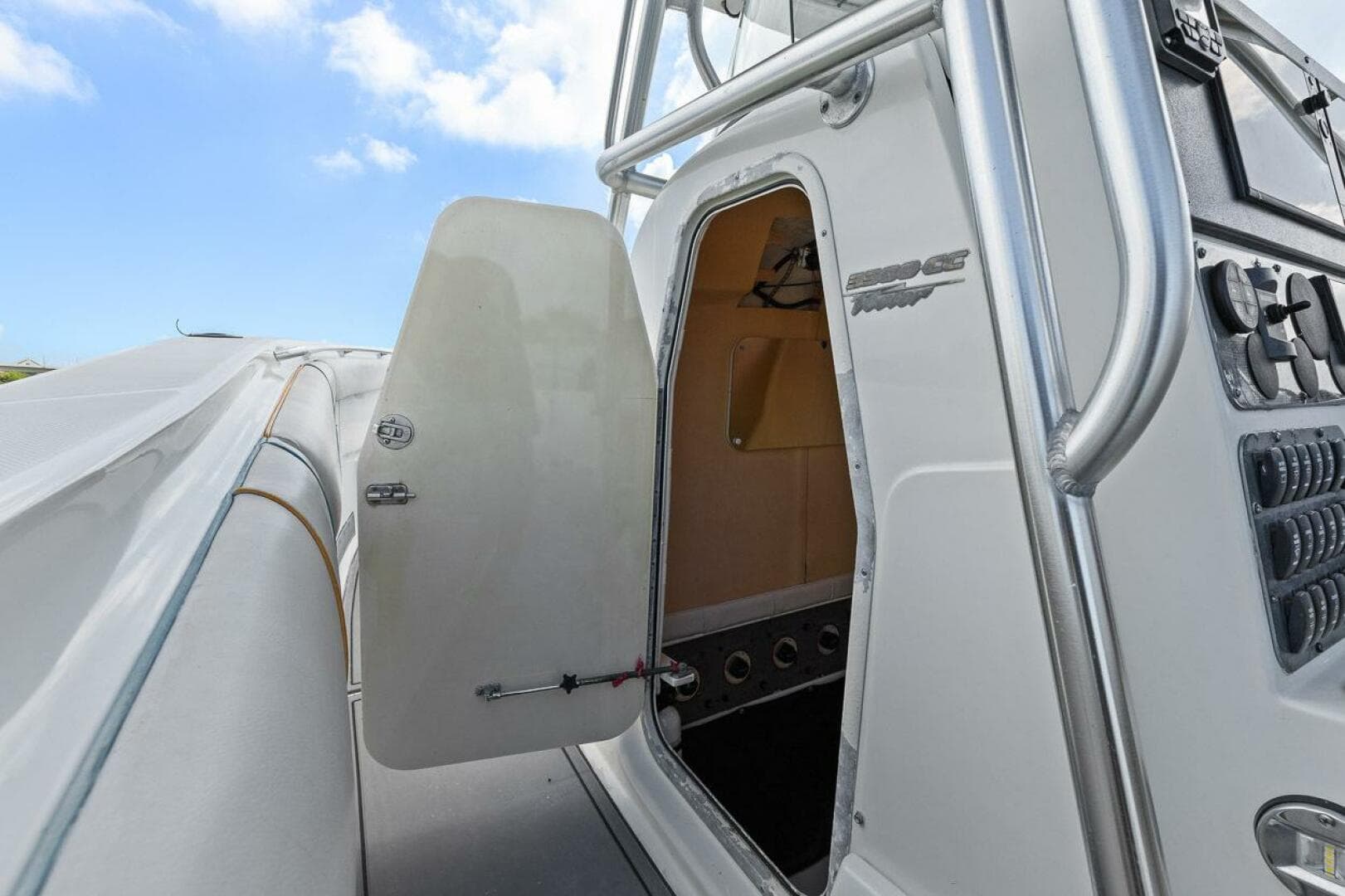 2004 Hydra-Sports Vector 3300 CC — photo 47