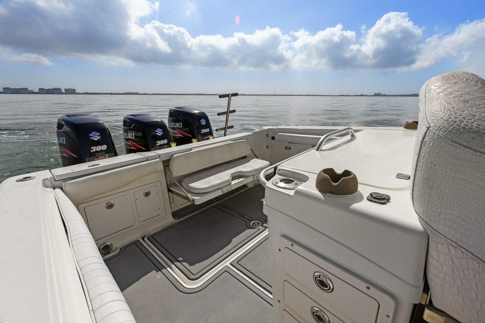 2004 Hydra-Sports Vector 3300 CC — photo 34