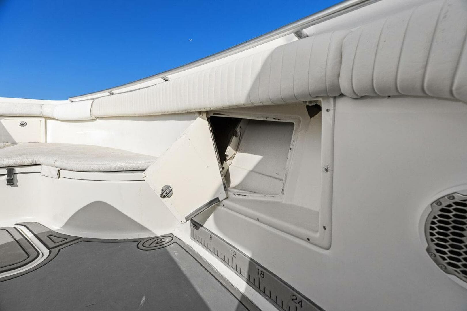 2004 Hydra-Sports Vector 3300 CC — photo 15