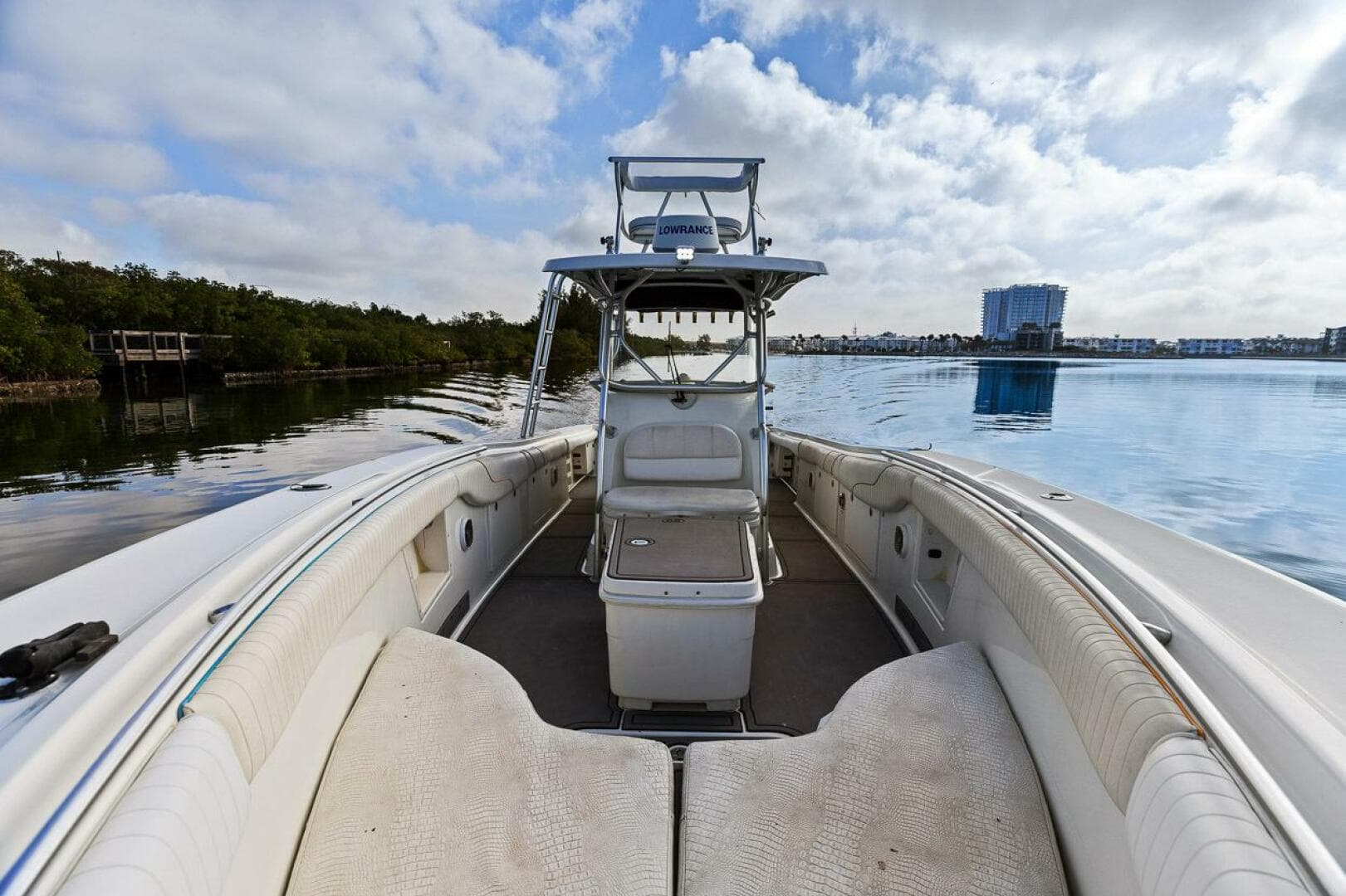 2004 Hydra-Sports Vector 3300 CC — photo 12