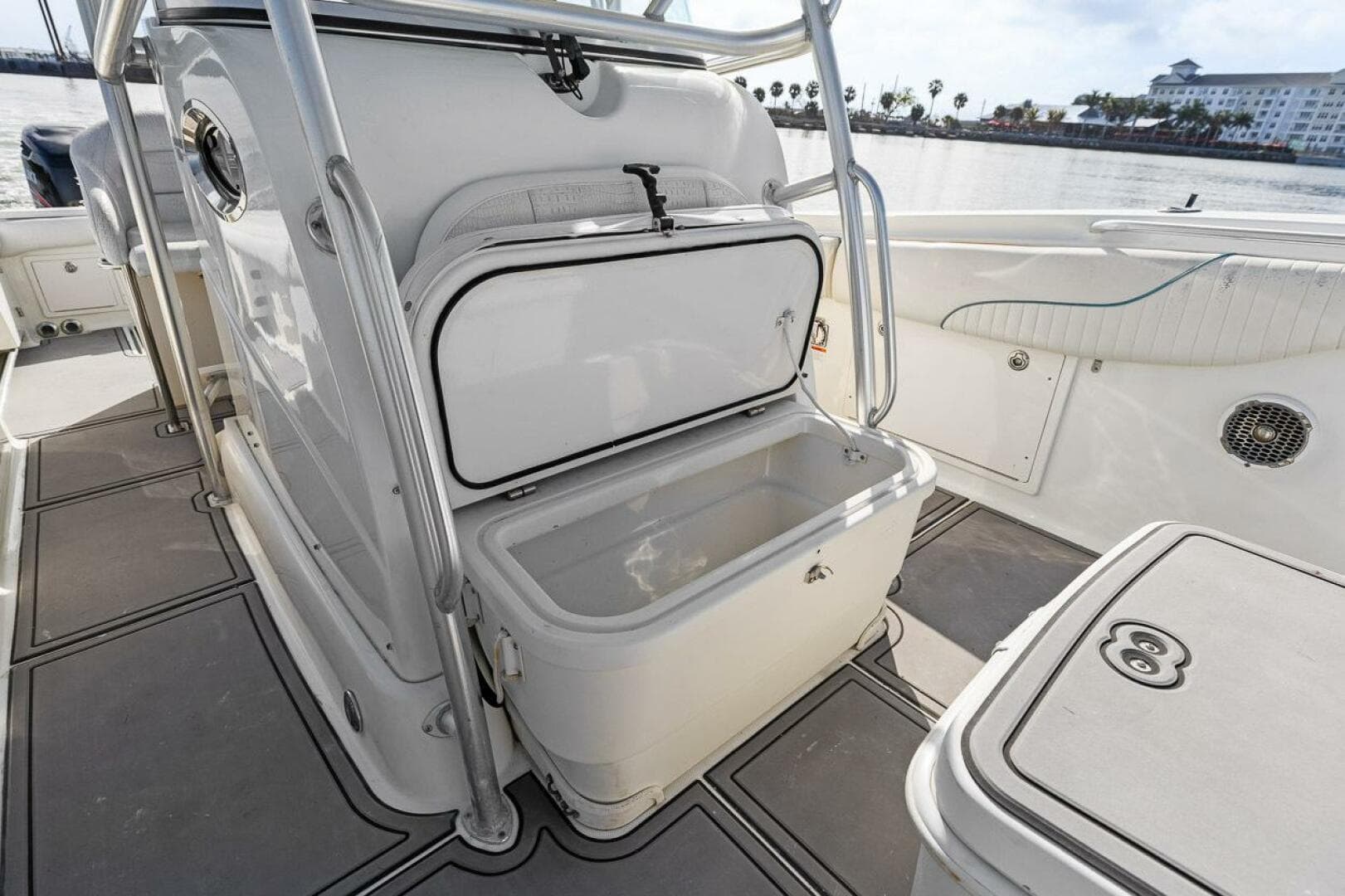 2004 Hydra-Sports Vector 3300 CC — photo 16