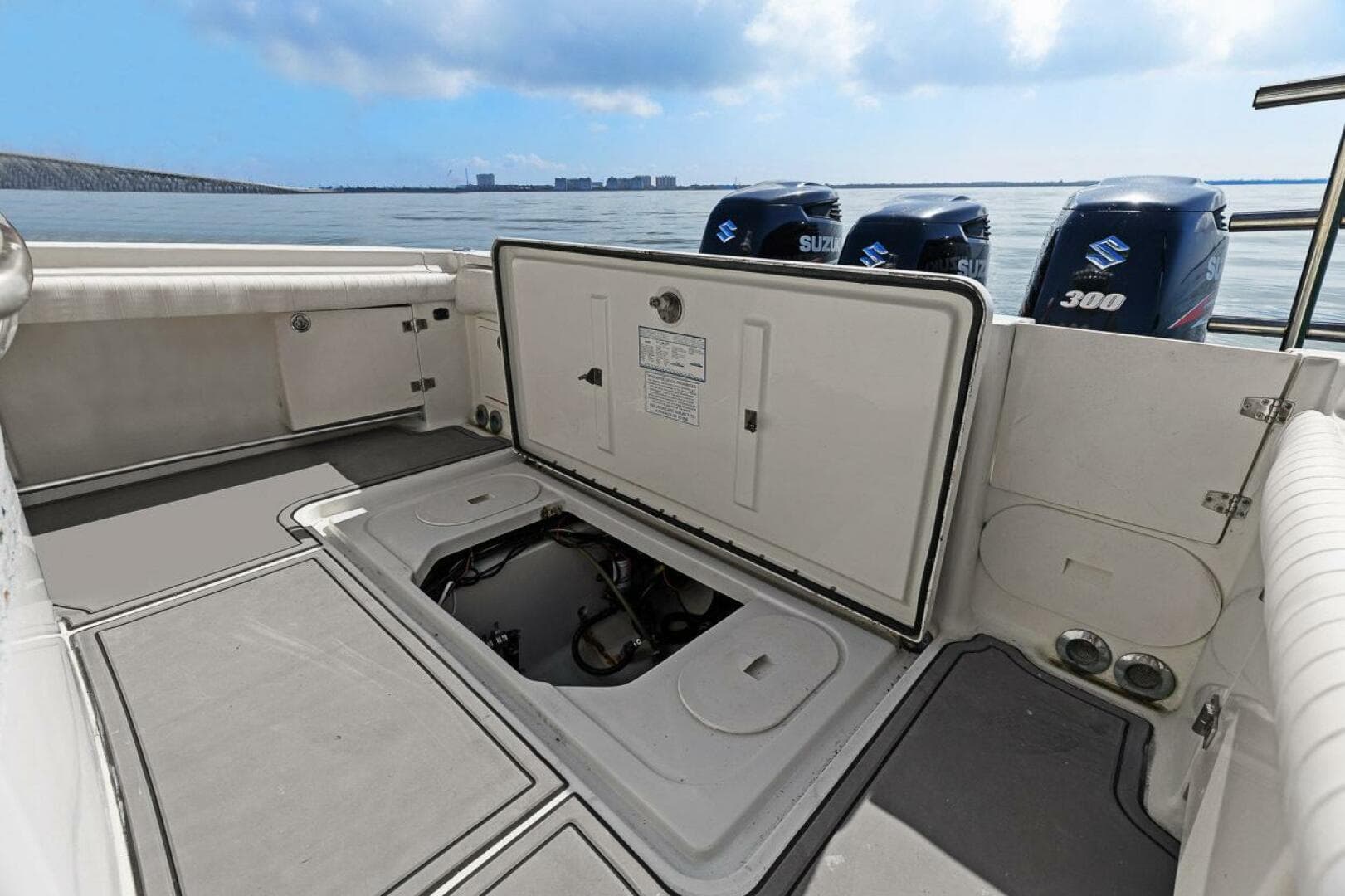 2004 Hydra-Sports Vector 3300 CC — photo 40