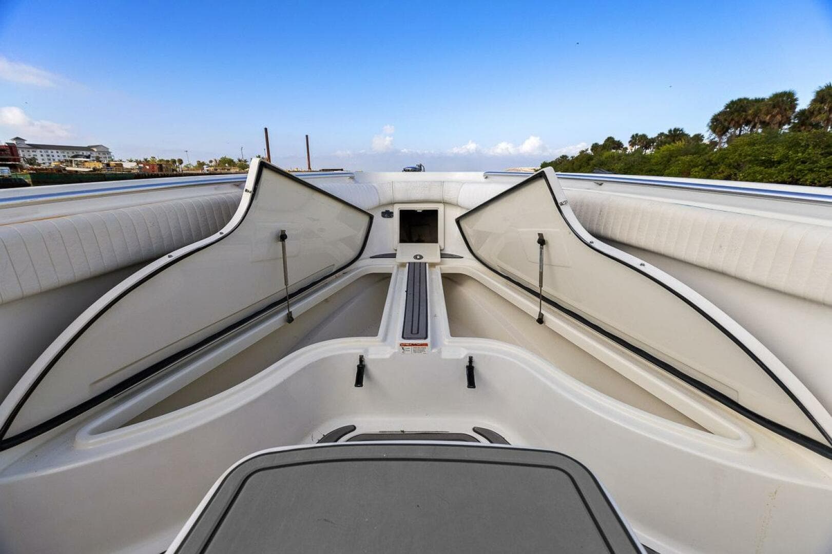 2004 Hydra-Sports Vector 3300 CC — photo 13