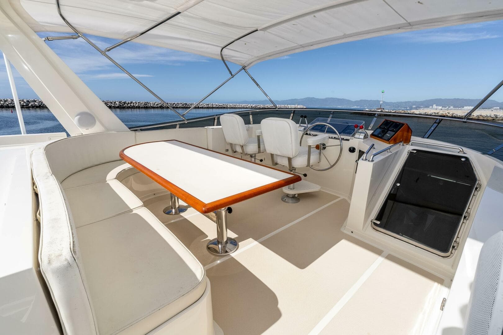 2000 Offshore Yachts Flushdeck — photo 12