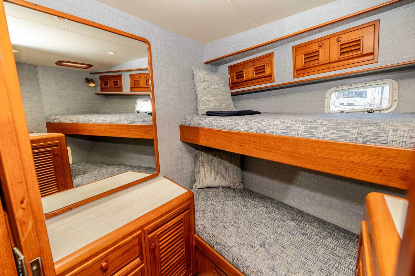 2000 Offshore Yachts Flushdeck — photo 40