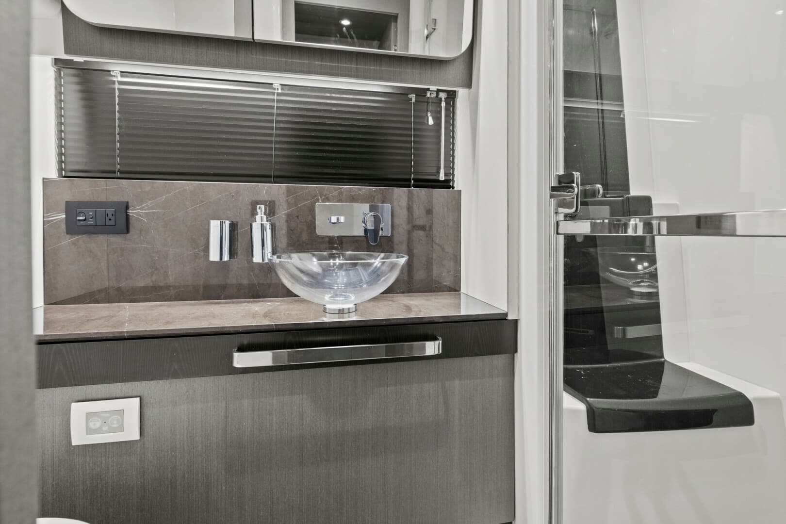 2020 Azimut S6 Sport Fly — photo 56