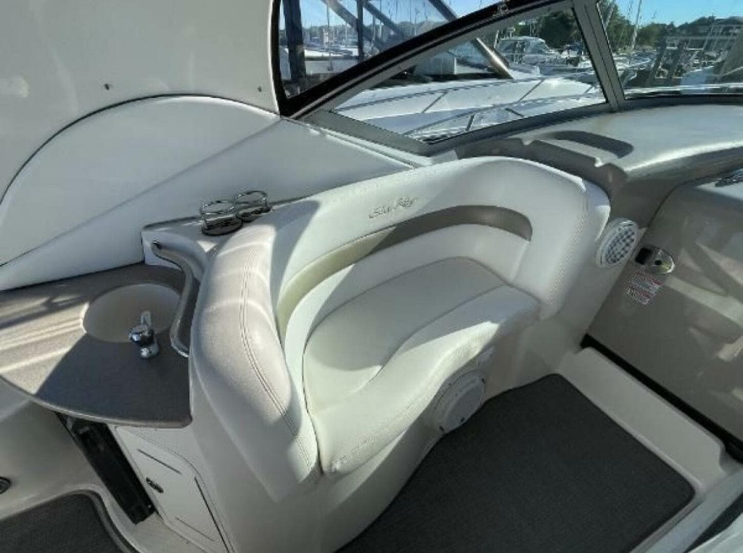 2006 Sea Ray 320 Sundancer — photo 18