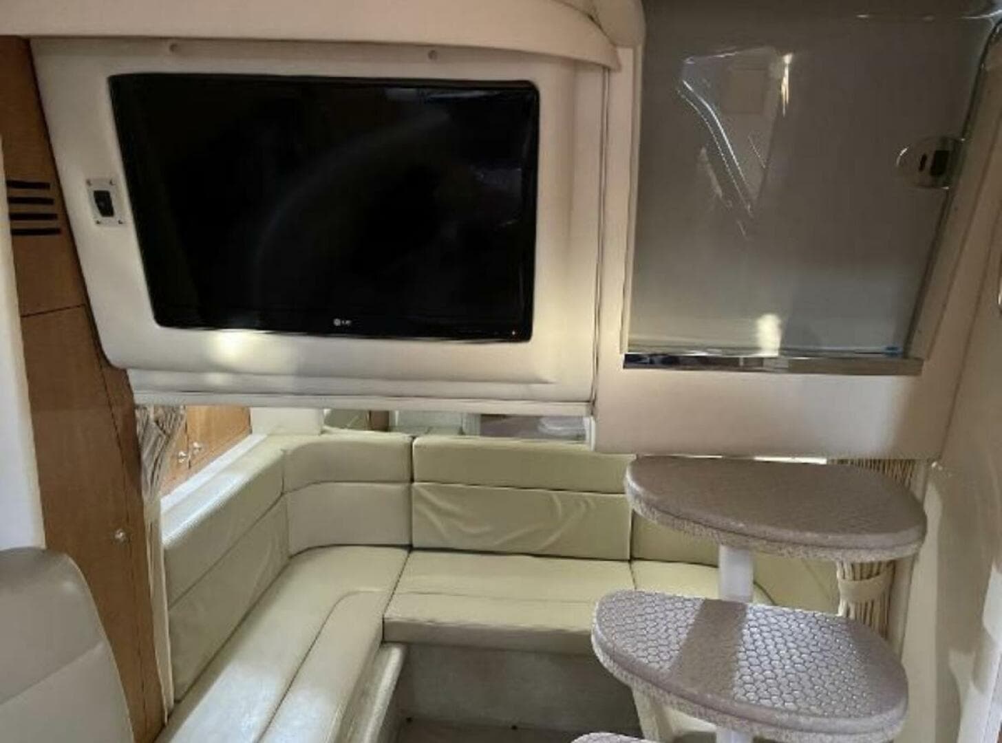 2006 Sea Ray 320 Sundancer — photo 25