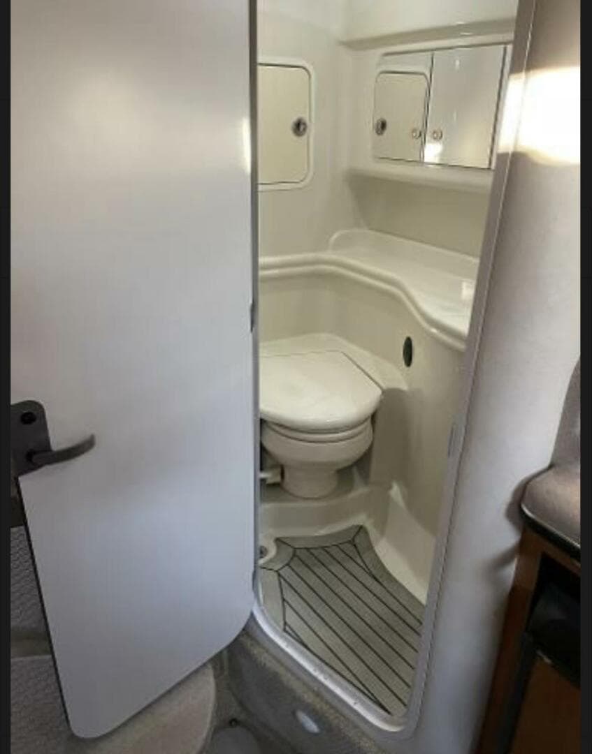 2006 Sea Ray 320 Sundancer — photo 26