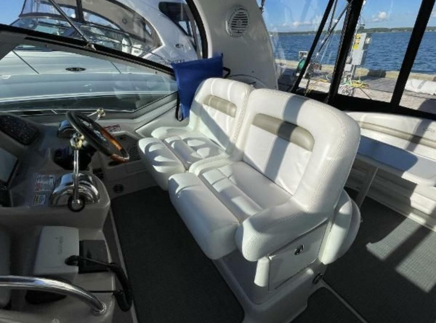 2006 Sea Ray 320 Sundancer — photo 17