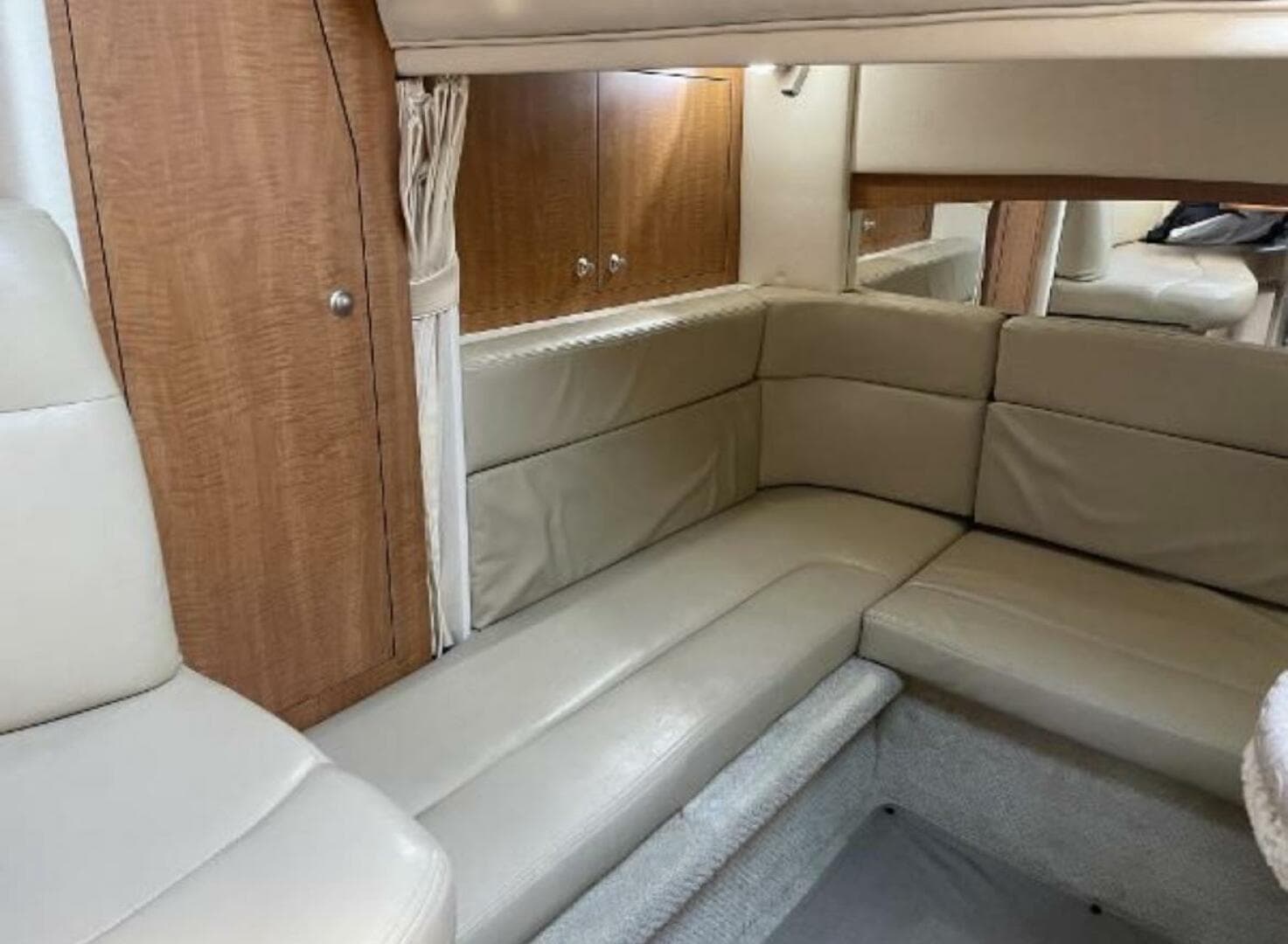 2006 Sea Ray 320 Sundancer — photo 23