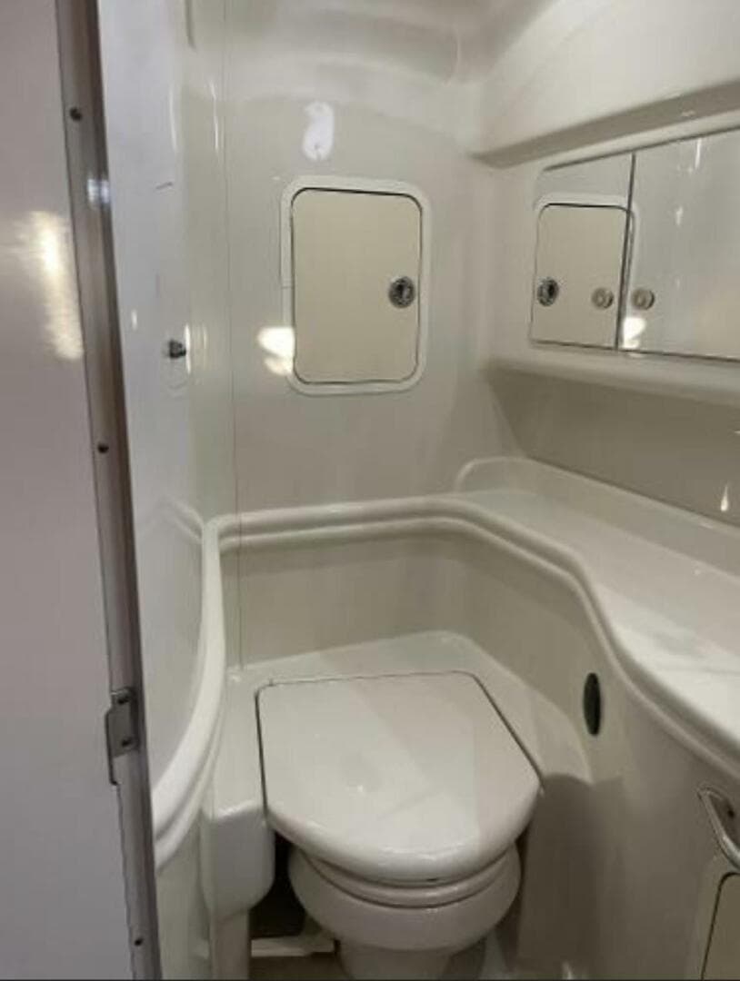 2006 Sea Ray 320 Sundancer — photo 27