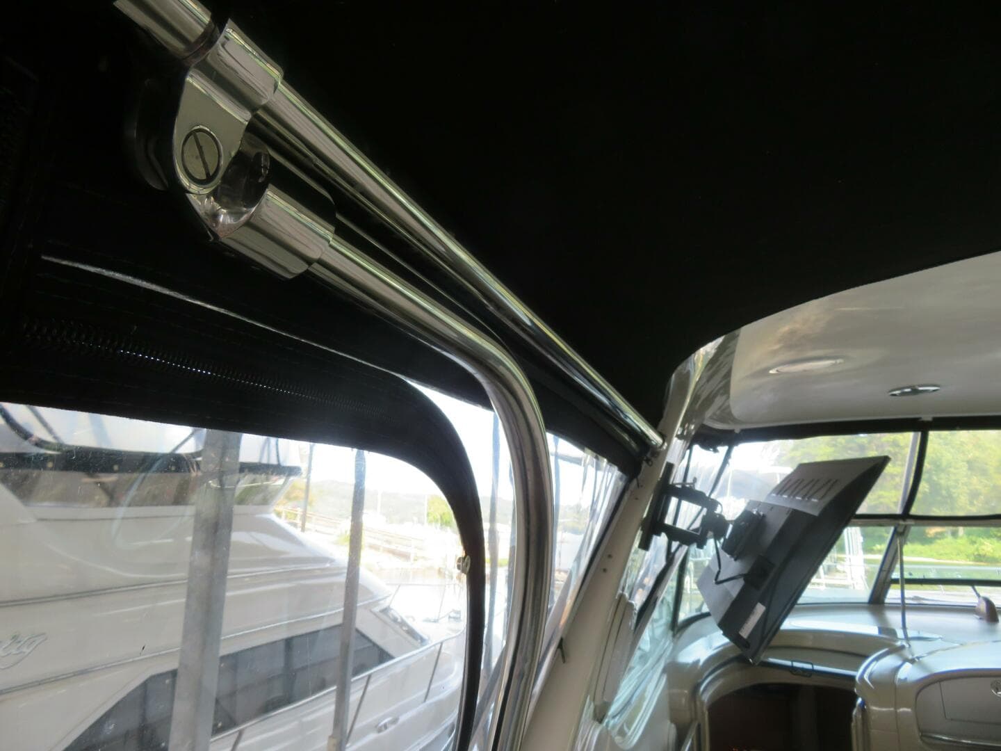 2001 Sea Ray 510 Sundancer — photo 13