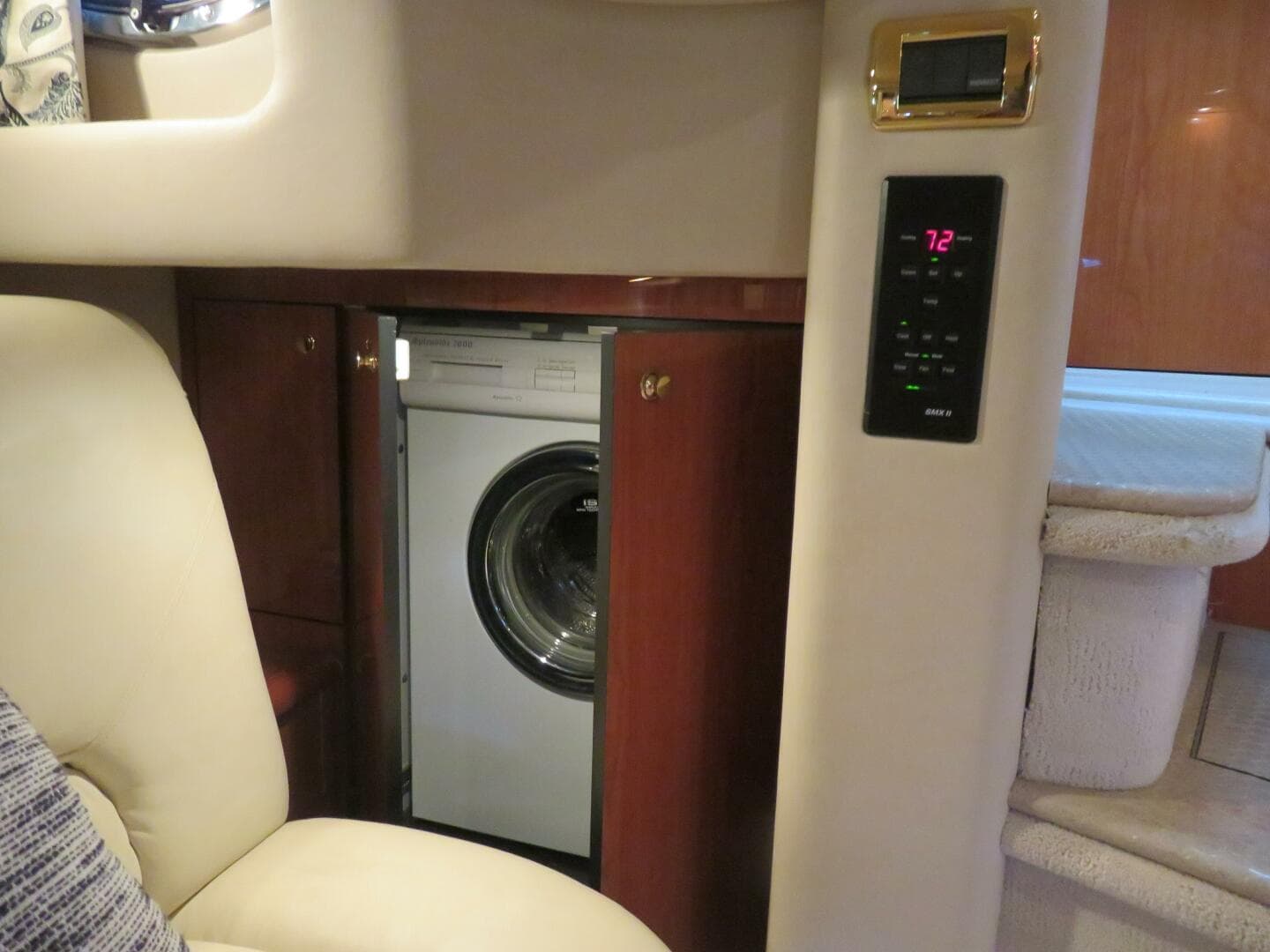 2001 Sea Ray 510 Sundancer — photo 25