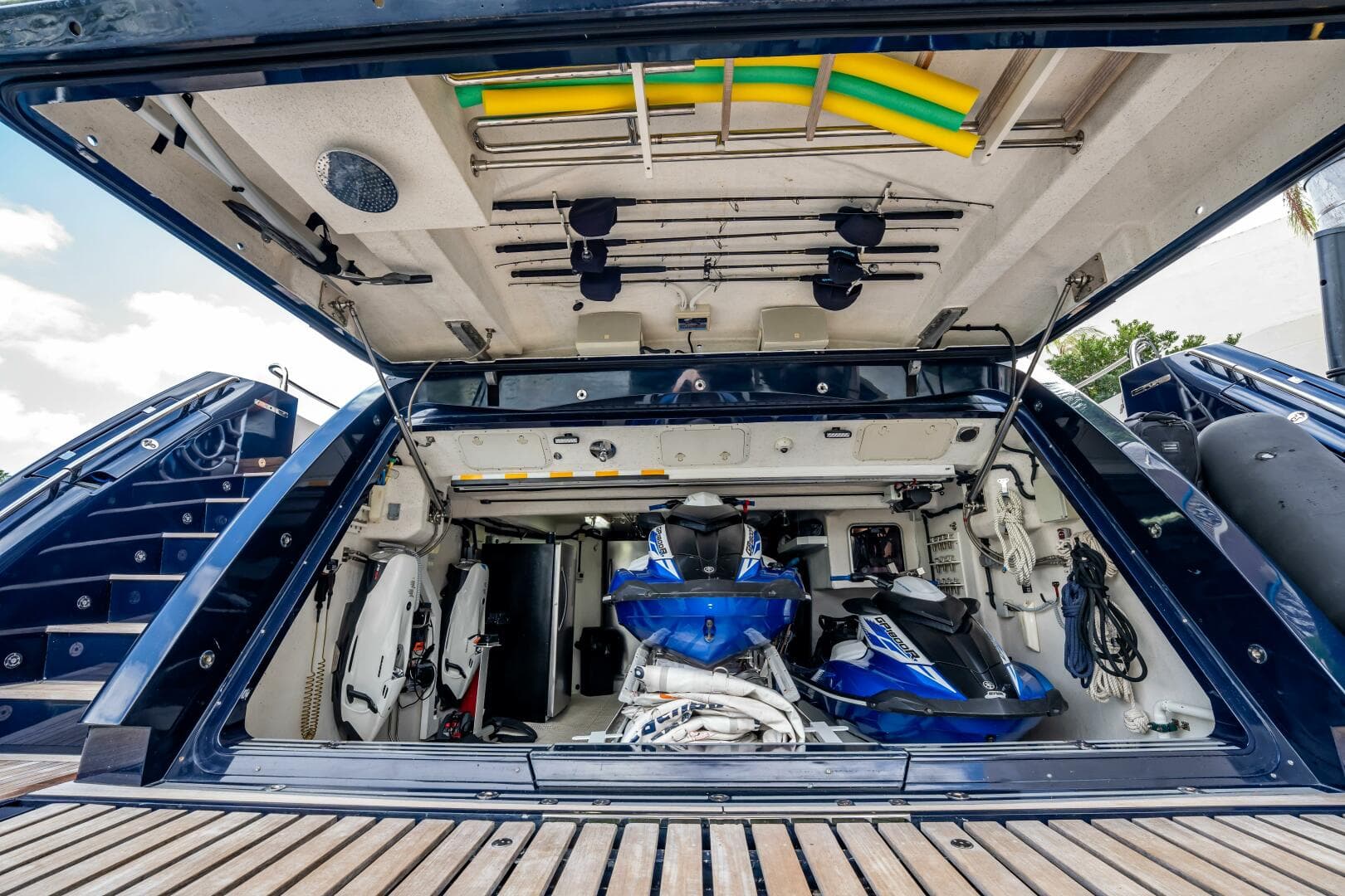 2011 Sunseeker 34 Metre Yacht — photo 6