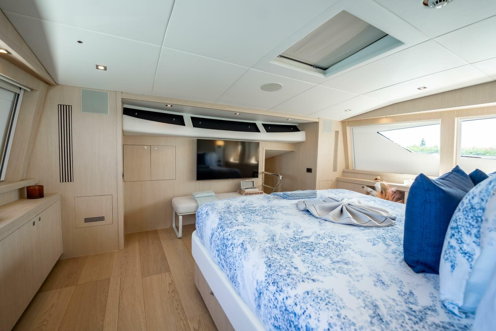 2011 Sunseeker 34 Metre Yacht — photo 44