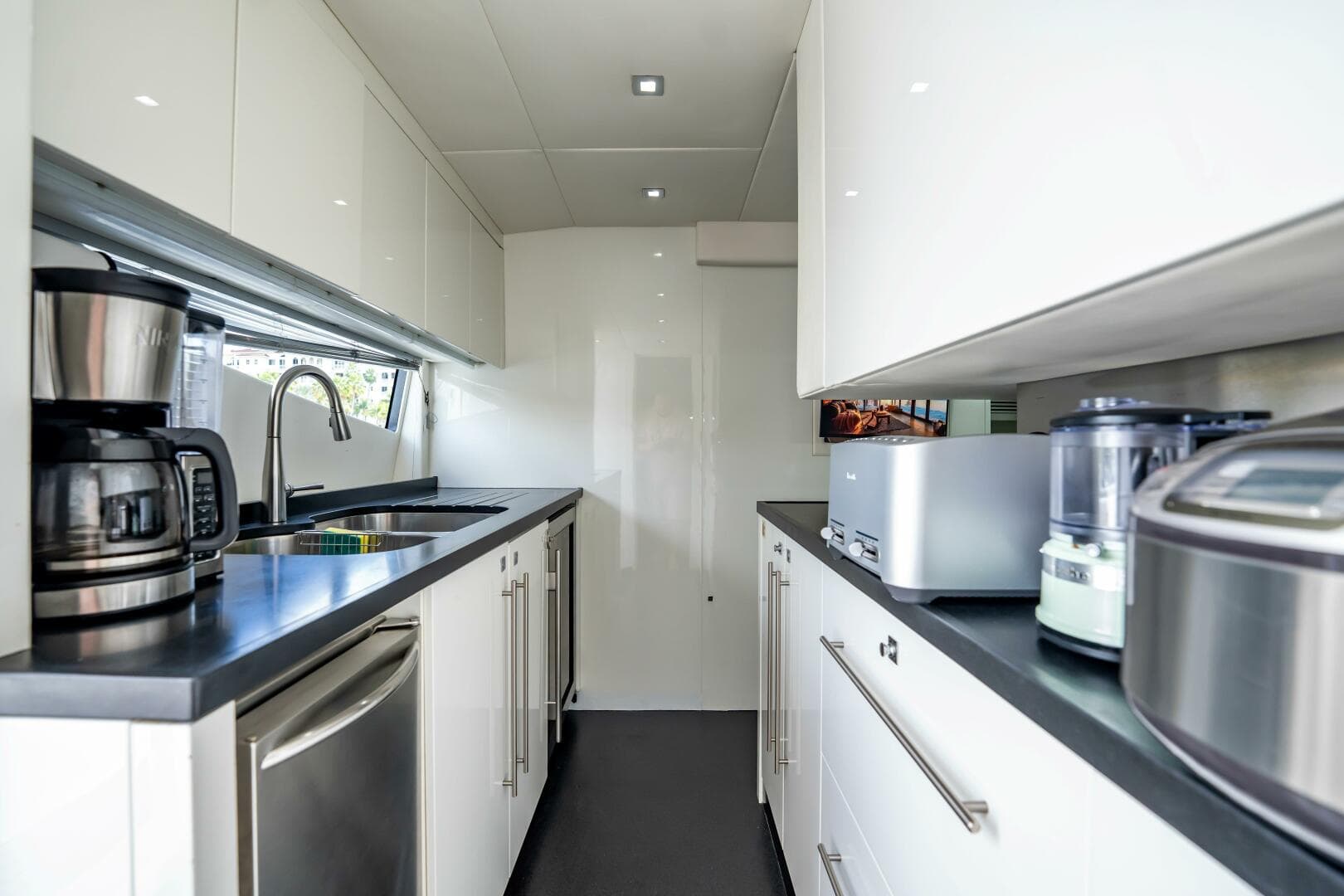 2011 Sunseeker 34 Metre Yacht — photo 34