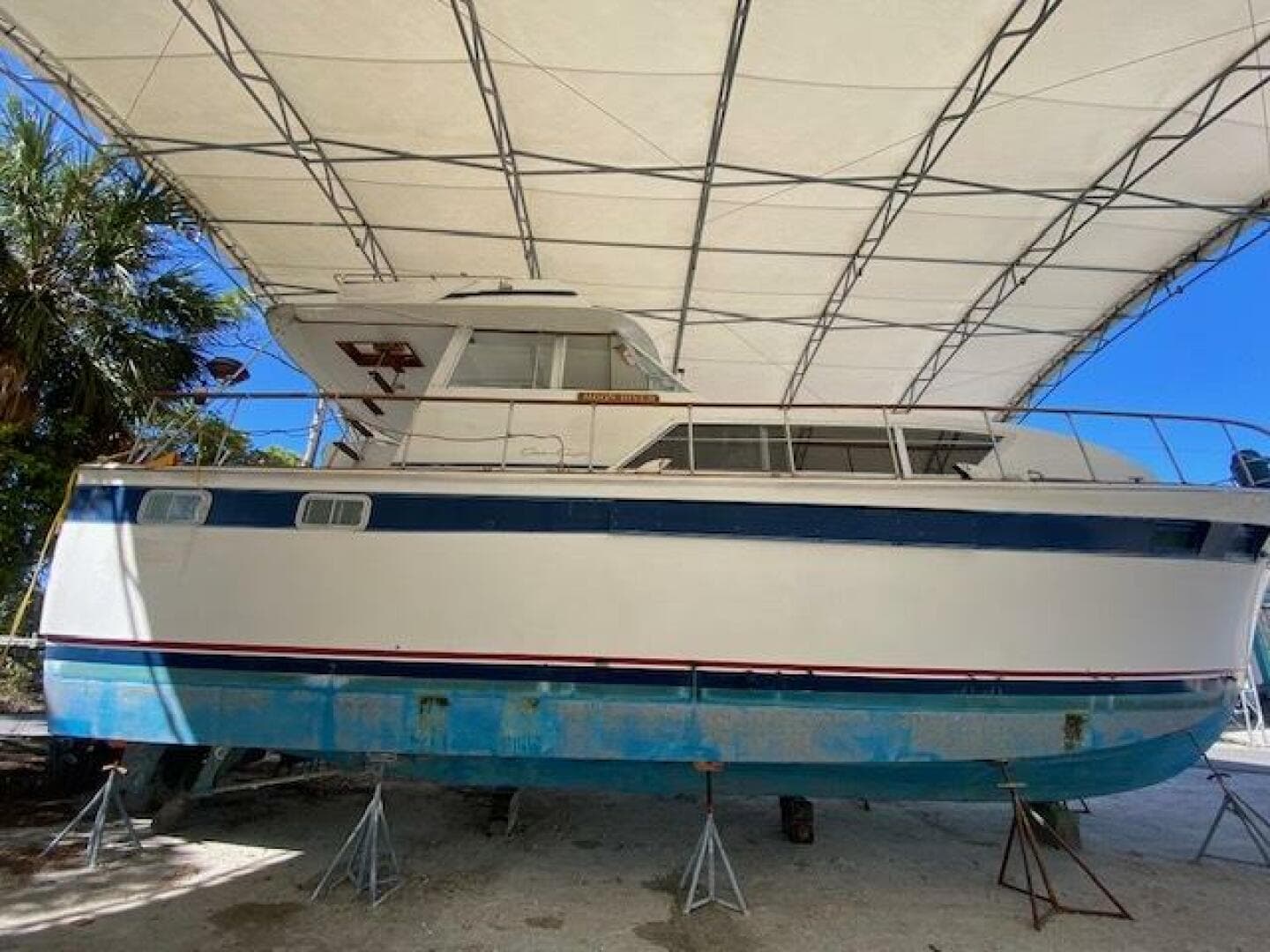 1972 Chris-Craft Flushdeck — photo 4