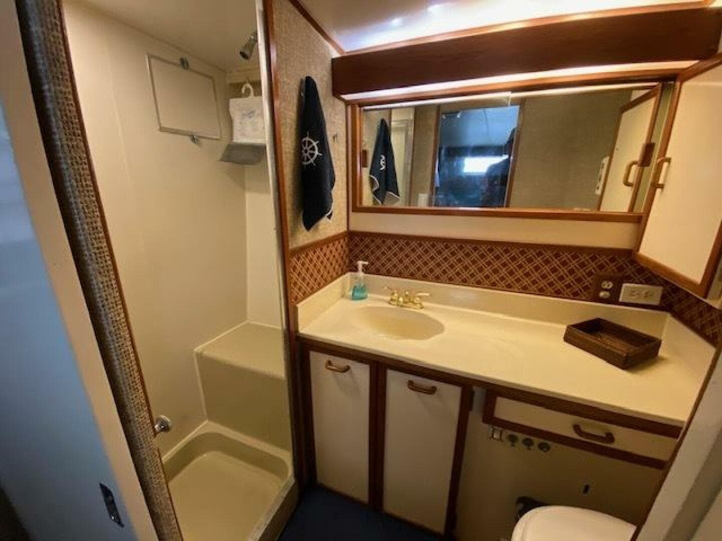 1972 Chris-Craft Flushdeck — photo 14