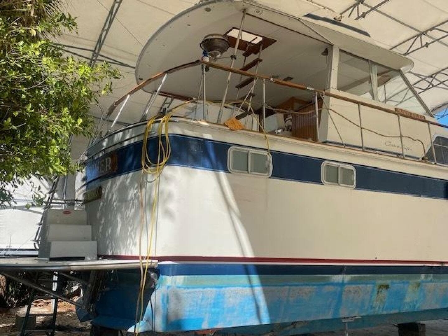 1972 Chris-Craft Flushdeck — photo 5