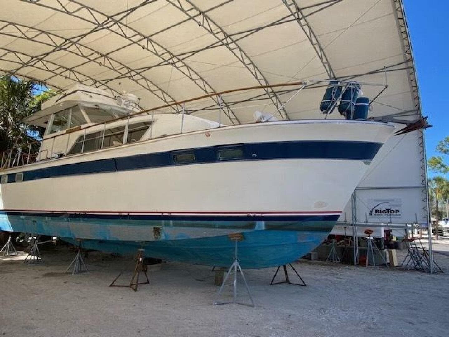 1972 Chris-Craft Flushdeck — photo 3