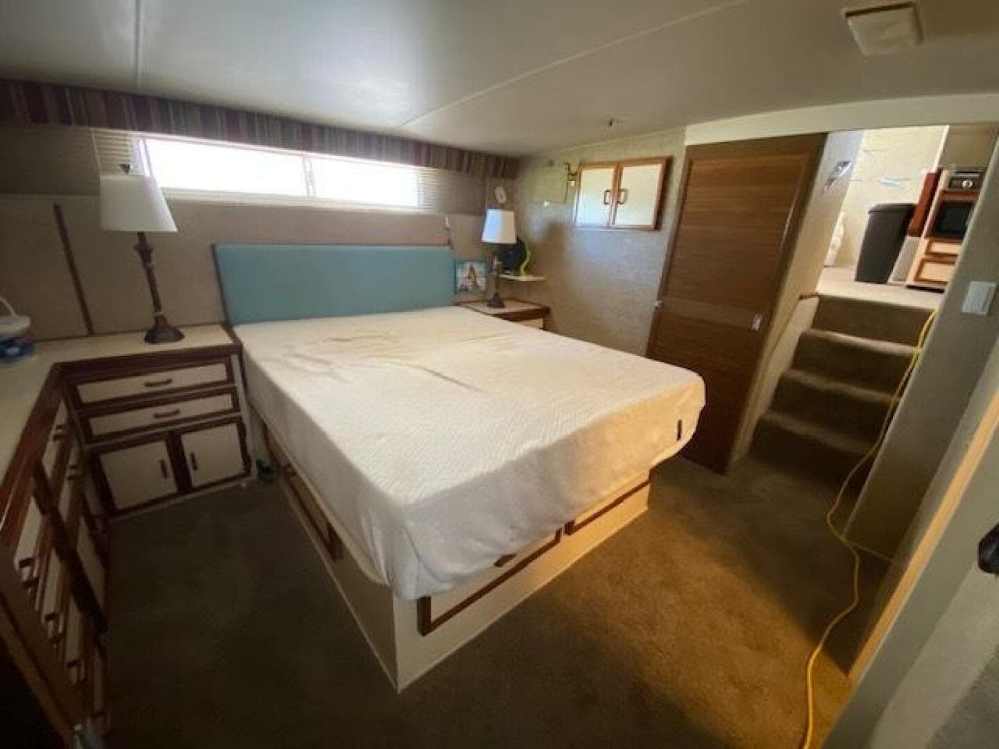 1972 Chris-Craft Flushdeck — photo 13