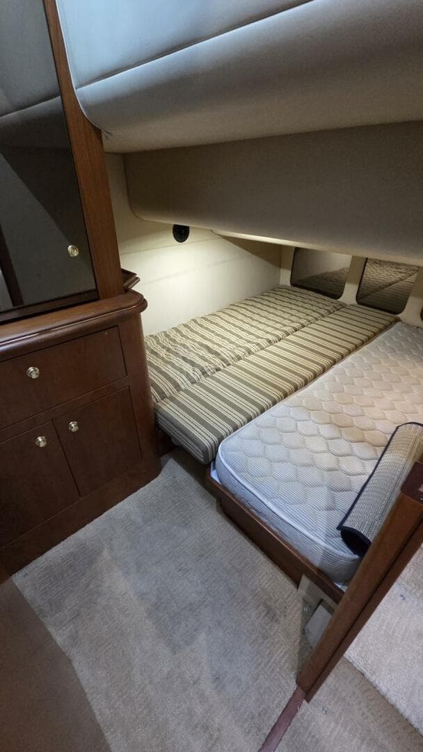 2000 Cruisers Yachts 4450 Express — photo 46