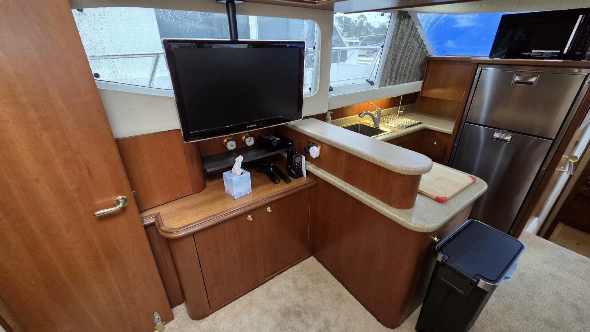 2000 Cruisers Yachts 4450 Express — photo 34